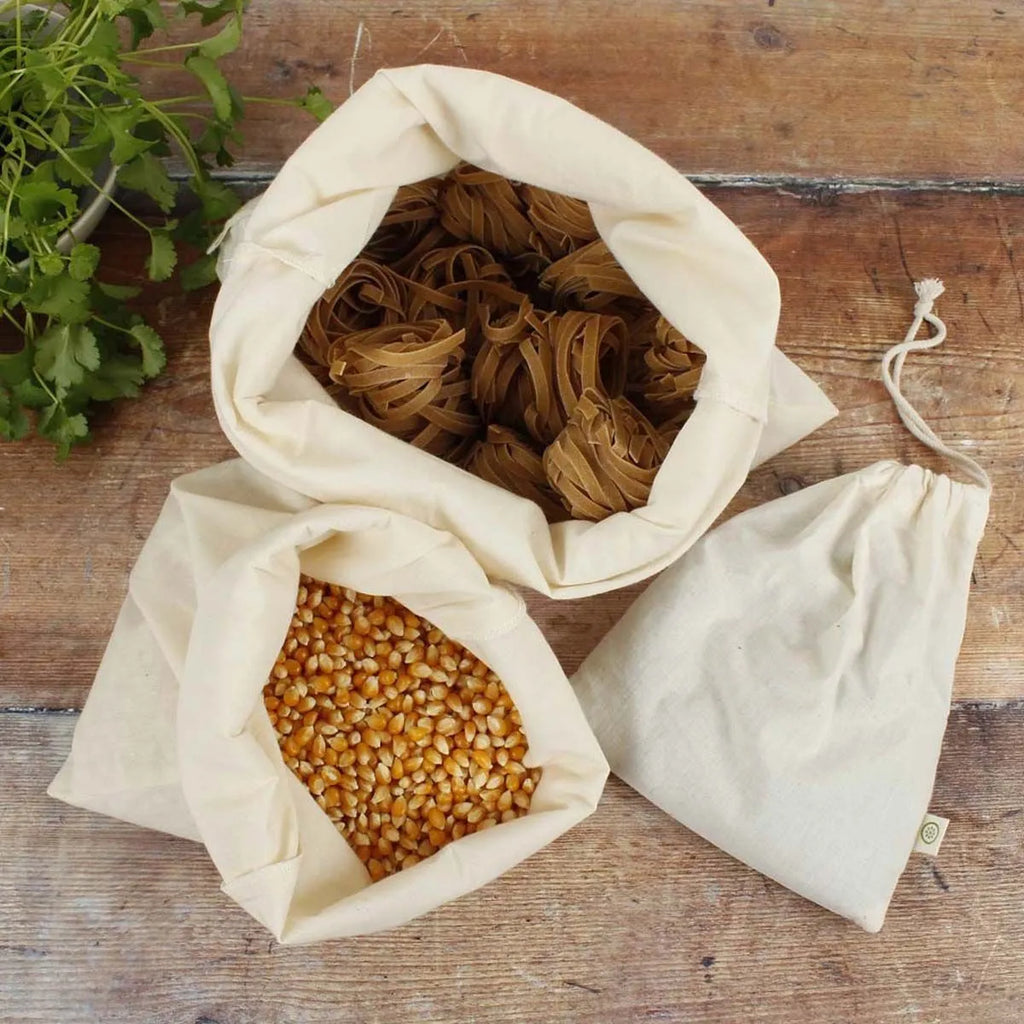 Set of 3 ILISAH cotton produce bags in natural color, perfect for zero-waste food storage in the kitchen.